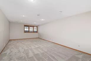 2449 Skyline Dr, Bloomington, MN 55425 - Photo 17