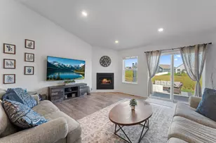 1821 Dauwalter Cir, Carver, MN 55315 - Photo 15