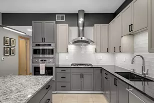 1240 S 2nd St, Minneapolis, MN 55415 - Photo 9