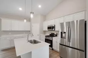 1549 Creekwood Dr, New Richmond, WI 54017 - Photo 3