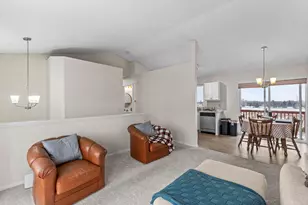 2039 Brittany Ct, Shakopee, MN 55379 - Photo 7