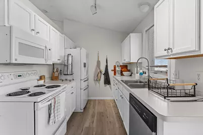 2039 Brittany Court, Shakopee, MN 55379 - Photo 15