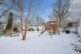 2120 Aquila Ave N, Golden Valley, MN 55427 - Photo 7