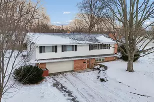 2120 Aquila Ave N, Golden Valley, MN 55427 - Photo 3