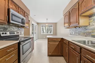 3737 Gershwin Ln N, Oakdale, MN 55128 - Photo 9