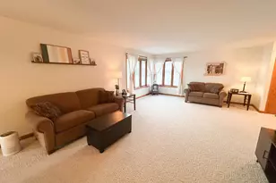 1118 Elmwood Ave, Worthington, MN 56187 - Photo 3