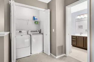 430 Willoughby Way W, Hopkins, MN 55305 - Photo 17