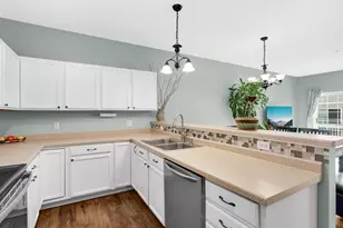 430 Willoughby Way W, Hopkins, MN 55305 - Photo 7