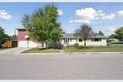 612 S 11th Street, Olivia, MN 56277 - Photo 1