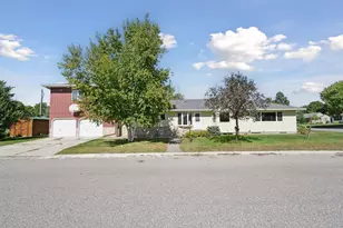 612 S 11th St, Olivia, MN 56277 - Photo 1