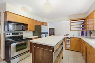 1015 W Maple St, River Falls, WI 54022 - Photo 9