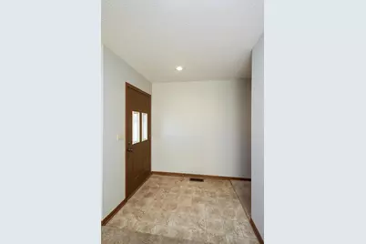 555 Graham Street SW, Hutchinson, MN 55350 - Photo 5