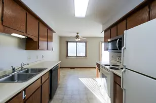 555 Graham St SW, Hutchinson, MN 55350 - Photo 11