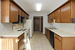 555 Graham St SW, Hutchinson, MN 55350 - Photo 9