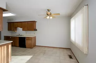 555 Graham St SW, Hutchinson, MN 55350 - Photo 9