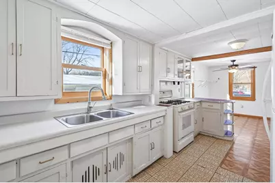 307 W 5th Street, Chaska, MN 55318 - Photo 5