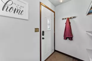 3634 Arcade St N, Vadnais Heights, MN 55127 - Photo 5