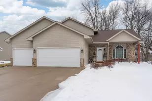 113 Sunburst Cir, Mankato, MN 56037 - Photo 1
