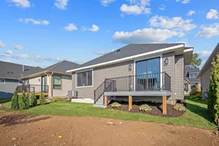 320 Laurel Curve, Golden Valley, MN 55426 - Photo 37