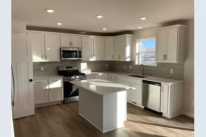 409 James Parkway, Elko New Market, MN 55054 - Photo 5