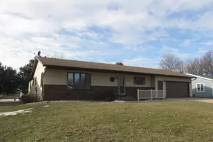 1621 Oakwood Dr, Worthington, MN 56187 - Photo 1