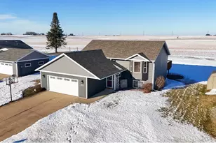 210 8th Ave NW, Plainview, MN 55964 - Photo 1