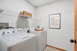 2037 Gresham Ave N, Oakdale, MN 55128 - Photo 19