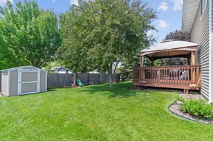 5695 Yucca Ln N, Plymouth, MN 55446 - Photo 23