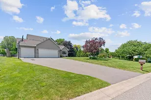 5695 Yucca Ln N, Plymouth, MN 55446 - Photo 31
