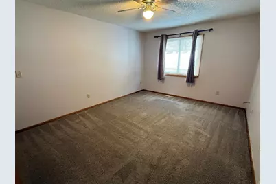 565 Skillman Avenue E, Maplewood, MN 55117 - Photo 11