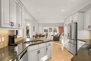 14518 Chateau Ct, Burnsville, MN 55306 - Photo 11