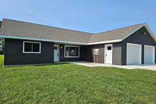 141 Washington St, Walnut Grove, MN 56180 - Photo 1