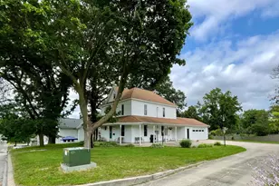 303 2nd St NW, Stewartville, MN 55976 - Photo 1