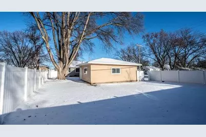 736 3rd Avenue E, Shakopee, MN 55379 - Photo 5