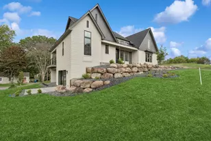 2706 Lakeview Ct, Little Canada, MN 55117 - Photo 3