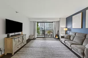 66 9th St E, Saint Paul, MN 55101 - Photo 3