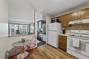 66 9th St E, Saint Paul, MN 55101 - Photo 5