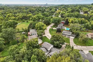 5512 Hillside Ct, Edina, MN 55439 - Photo 79