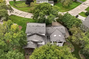 5512 Hillside Ct, Edina, MN 55439 - Photo 9