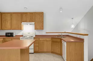 2820 Spy Glass Dr, Chaska, MN 55318 - Photo 3