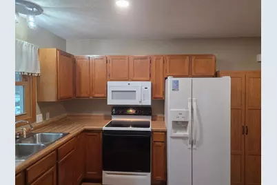 951 W Village Circle SE, Rochester, MN 55904 - Photo 3