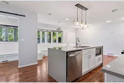 2465 Brunswick Avenue N, Golden Valley, MN 55422 - Photo 15