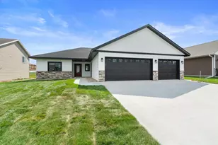 1534 9th Ave SW, Hutchinson, MN 55350 - Photo 13