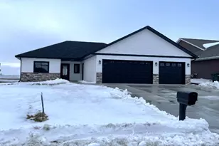 1534 9th Ave SW, Hutchinson, MN 55350 - Photo 1