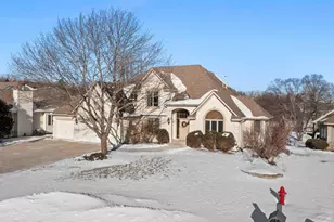 2530 Wexford Ct, New Brighton, MN 55112 - Photo 3