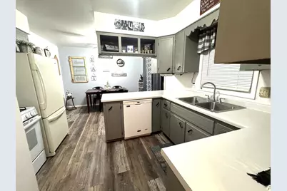 1210 Greenwood Street E, Thief River Falls, MN 56701 - Photo 7