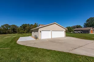 5897 Woodrose Ct SE, Rochester, MN 55904 - Photo 3