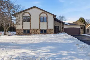 1029 Amble Rd, Shoreview, MN 55126 - Photo 5