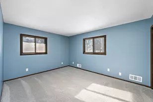 4221 Edgemont St, Vadnais Heights, MN 55127 - Photo 11