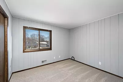 4221 Edgemont Street, Vadnais Heights, MN 55127 - Photo 15